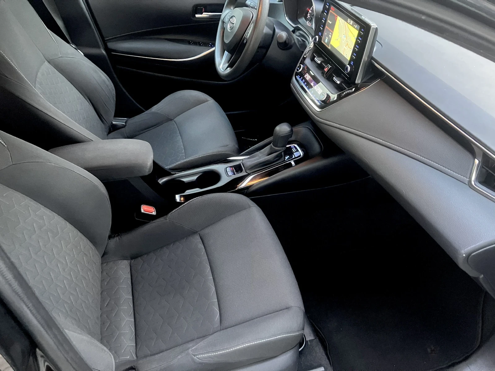 Toyota Corolla Touring Sport 1.8 Hybrid Гаранция, снимка 11 - Автомобили и джипове - 55499806