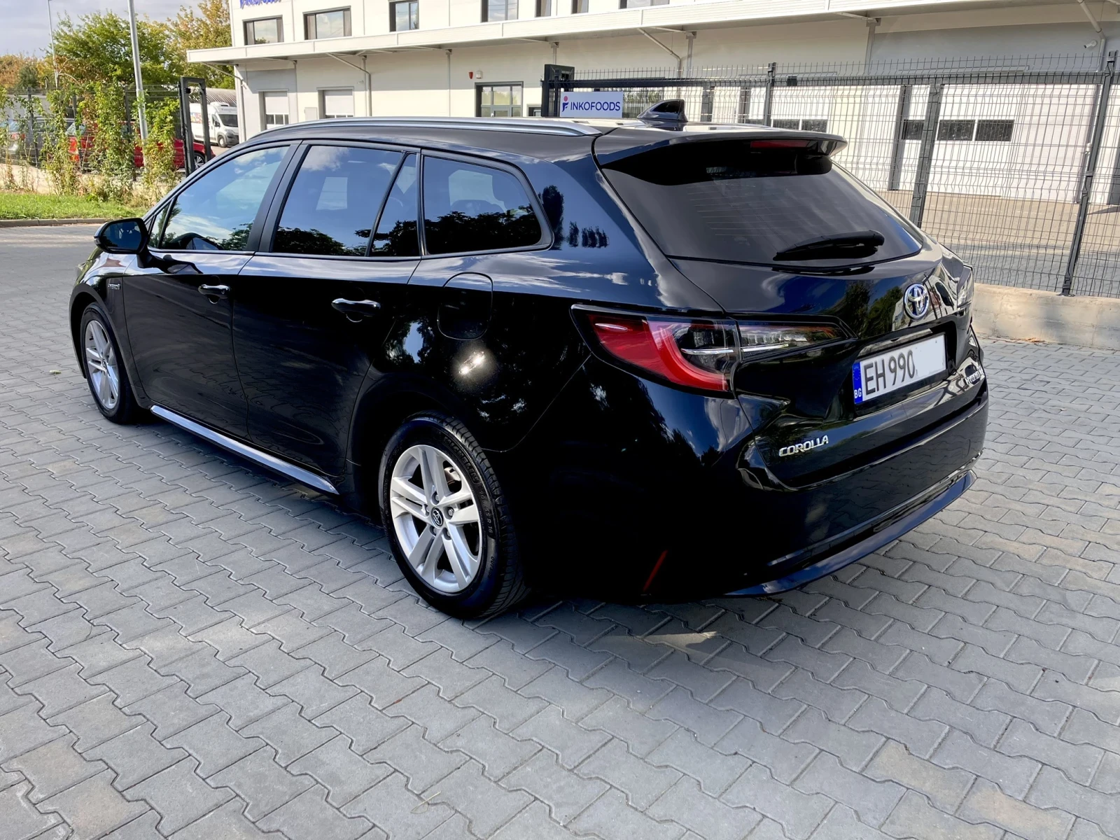 Toyota Corolla Touring Sport 1.8 Hybrid Гаранция, снимка 4 - Автомобили и джипове - 55499806