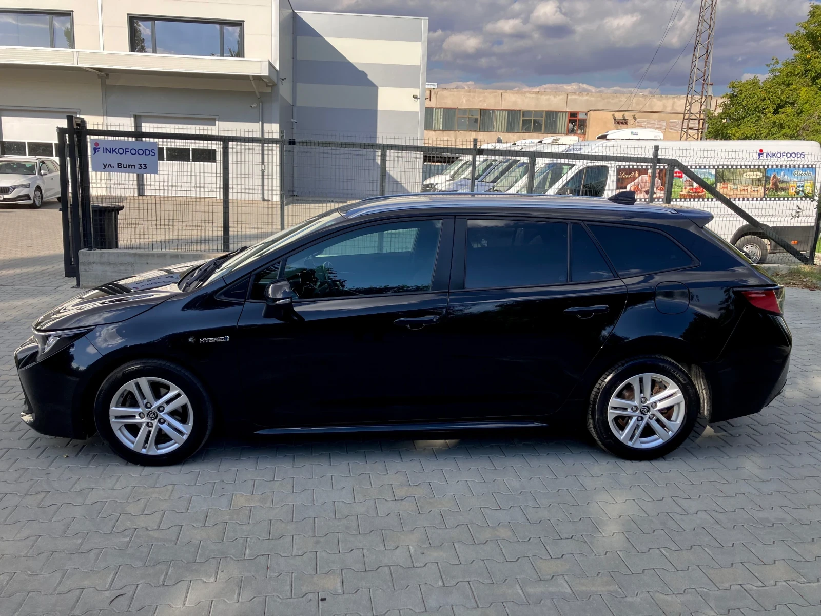 Toyota Corolla Touring Sport 1.8 Hybrid Гаранция, снимка 3 - Автомобили и джипове - 55499806