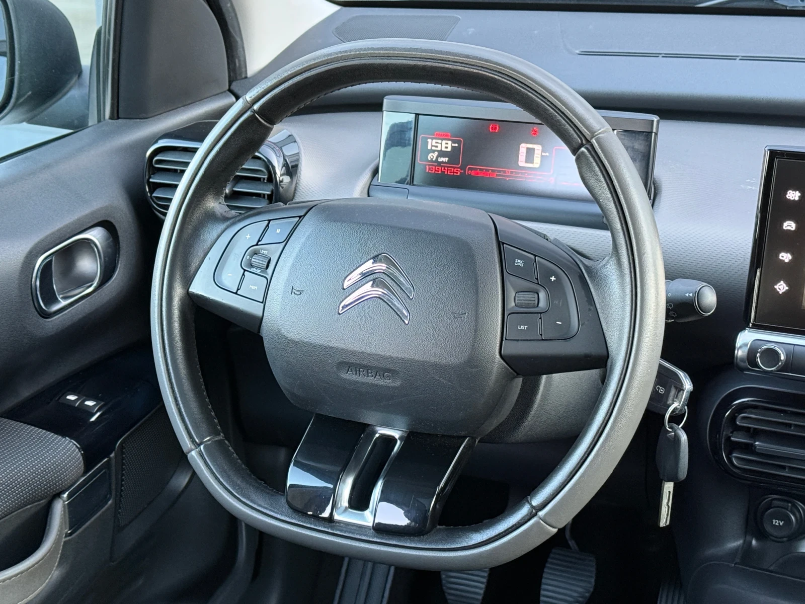 Citroen C4 Cactus 1.6HDi, LED, EURO 6B! * Панорама* KTEO OK! , снимка 9 - Автомобили и джипове - 55621737