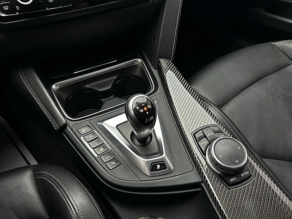 BMW M3 Carbon / Yas Marina / Цена до България, снимка 17 - Автомобили и джипове - 55627920
