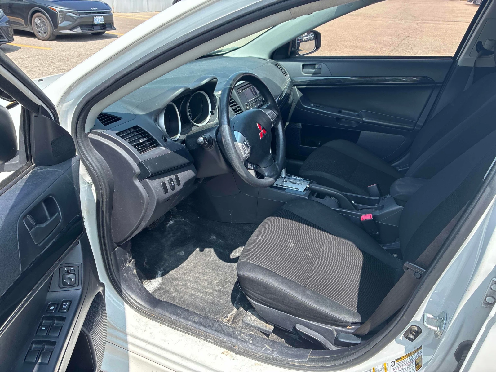 Mitsubishi Lancer | KEYLESS| ПОДГРЕВИ| КЛИП НА МОТОРА| | , снимка 5 - Автомобили и джипове - 56030603
