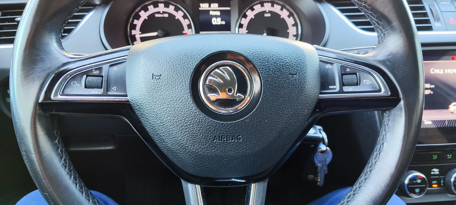 Skoda Octavia 1.6 TDI, снимка 10 - Автомобили и джипове - 56116379