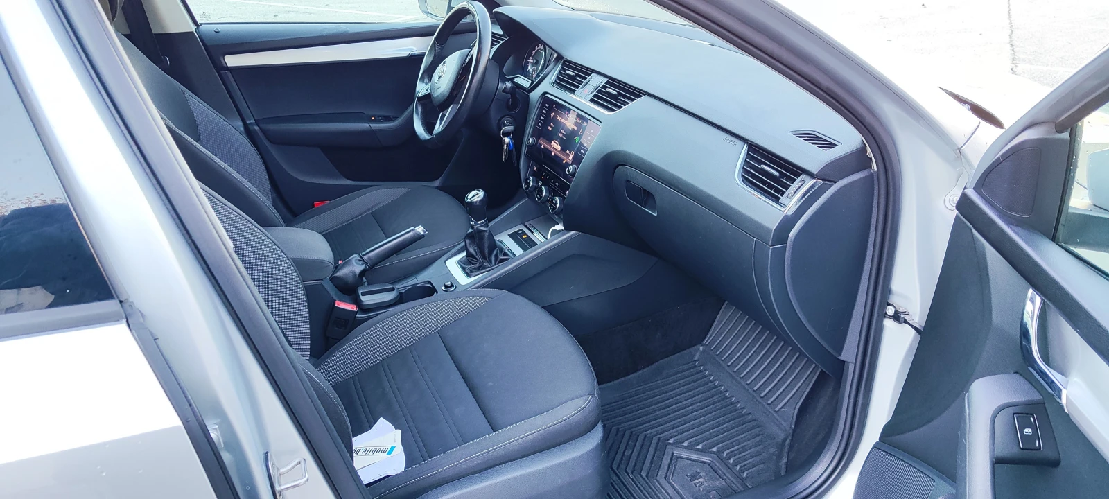 Skoda Octavia 1.6 TDI, снимка 8 - Автомобили и джипове - 56116379