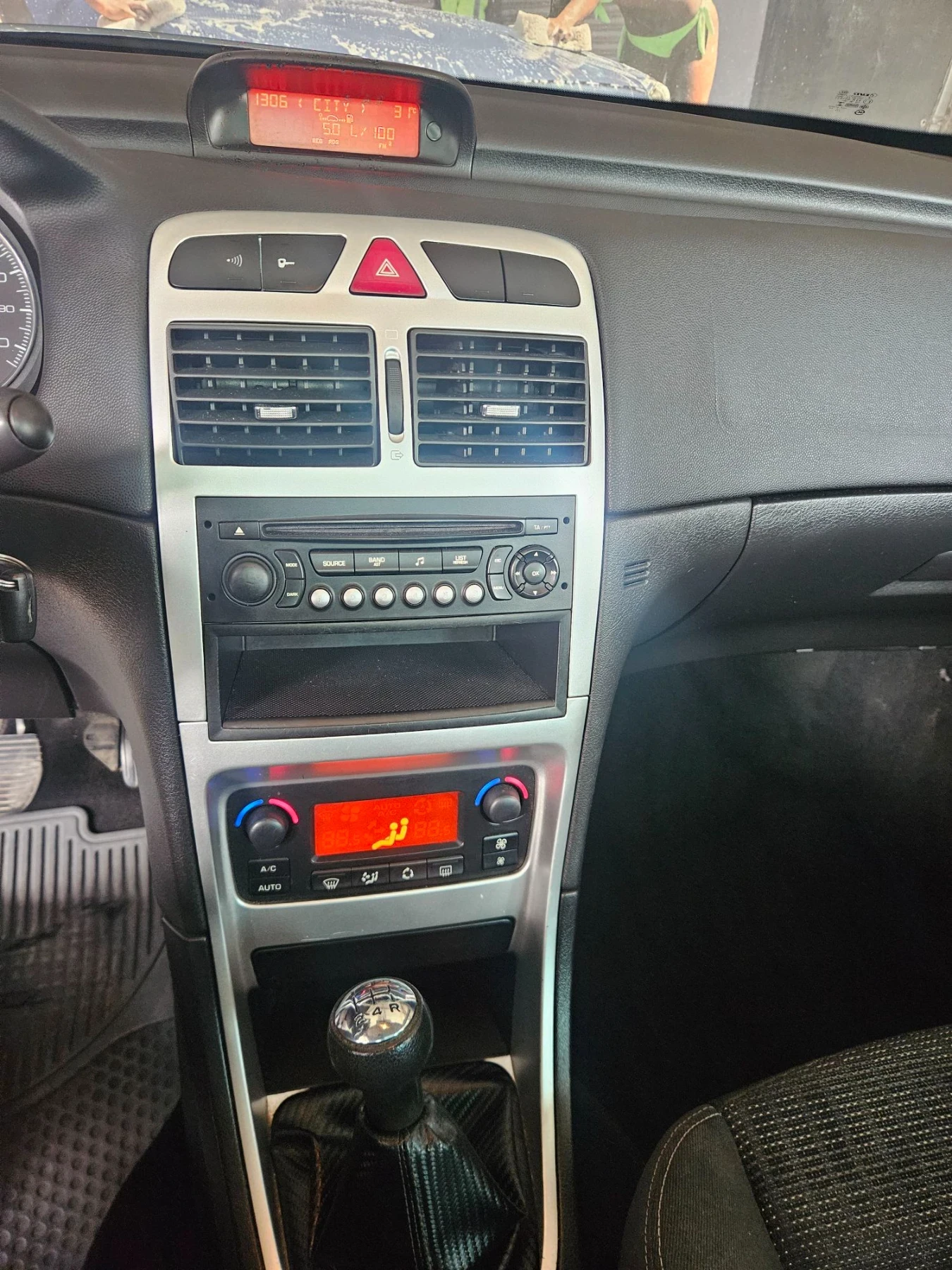Peugeot 307 1.6 HDi 90кс. ОБСЛУЖЕНА! , снимка 15 - Автомобили и джипове - 56169124