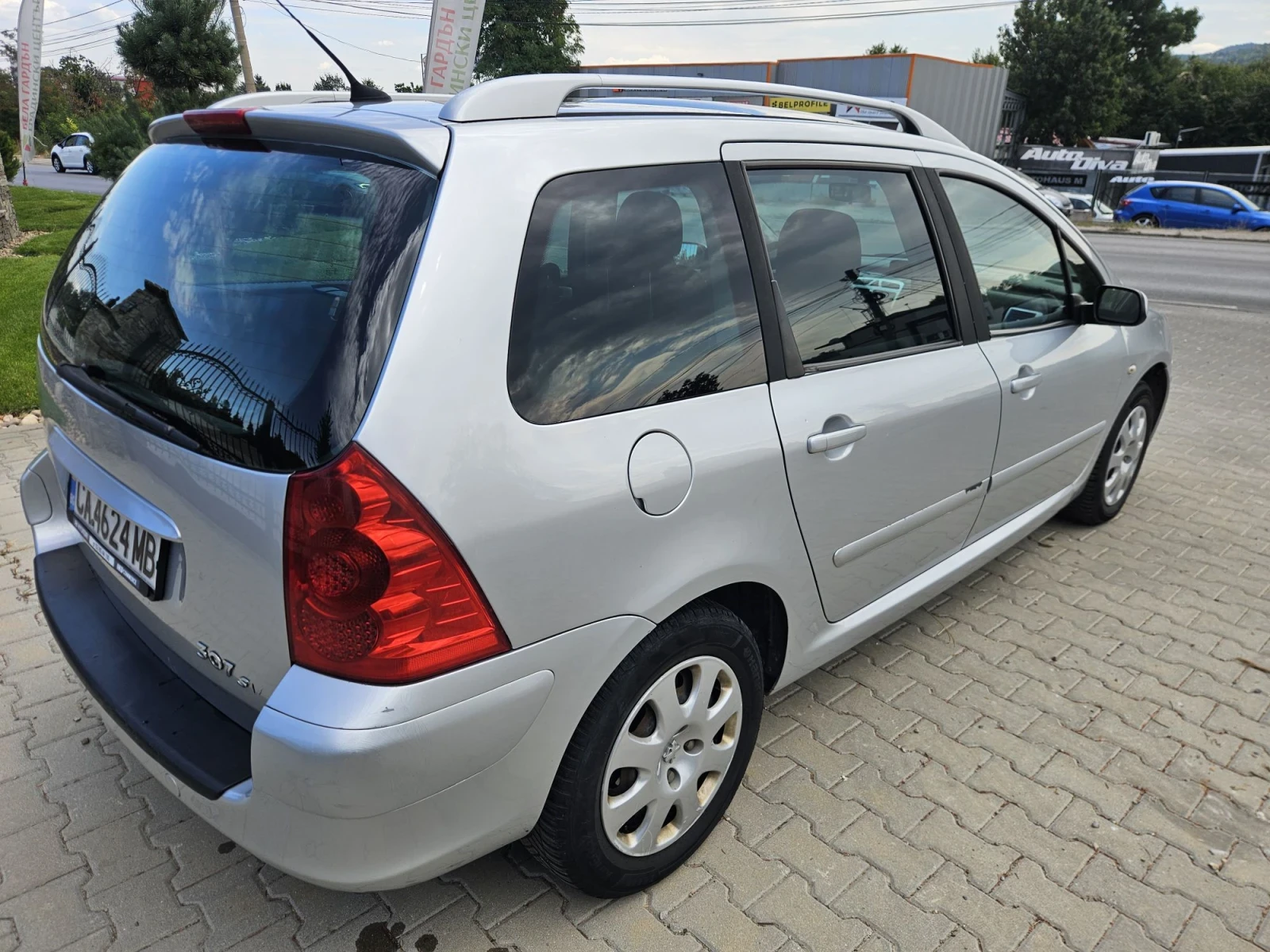 Peugeot 307 1.6 HDi 90кс. ОБСЛУЖЕНА! , снимка 6 - Автомобили и джипове - 56169124