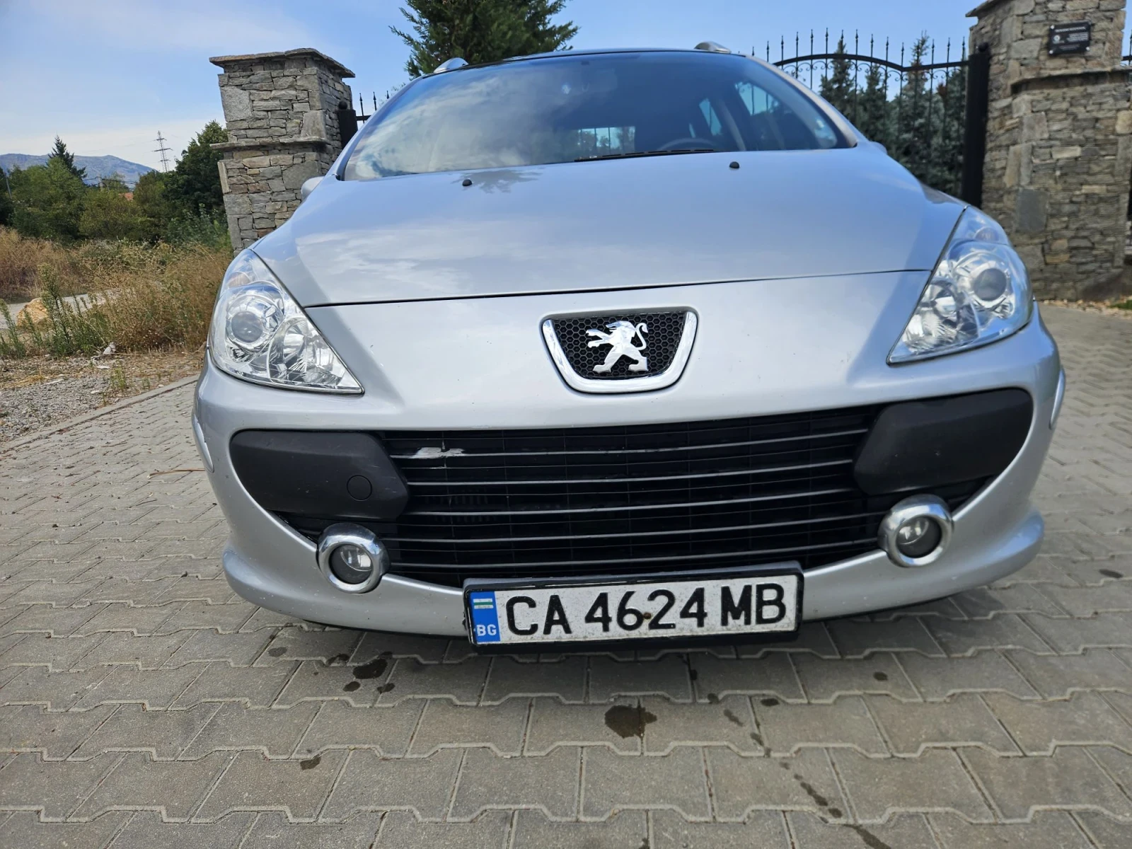 Peugeot 307 1.6 HDi 90кс. ОБСЛУЖЕНА! , снимка 2 - Автомобили и джипове - 56169124