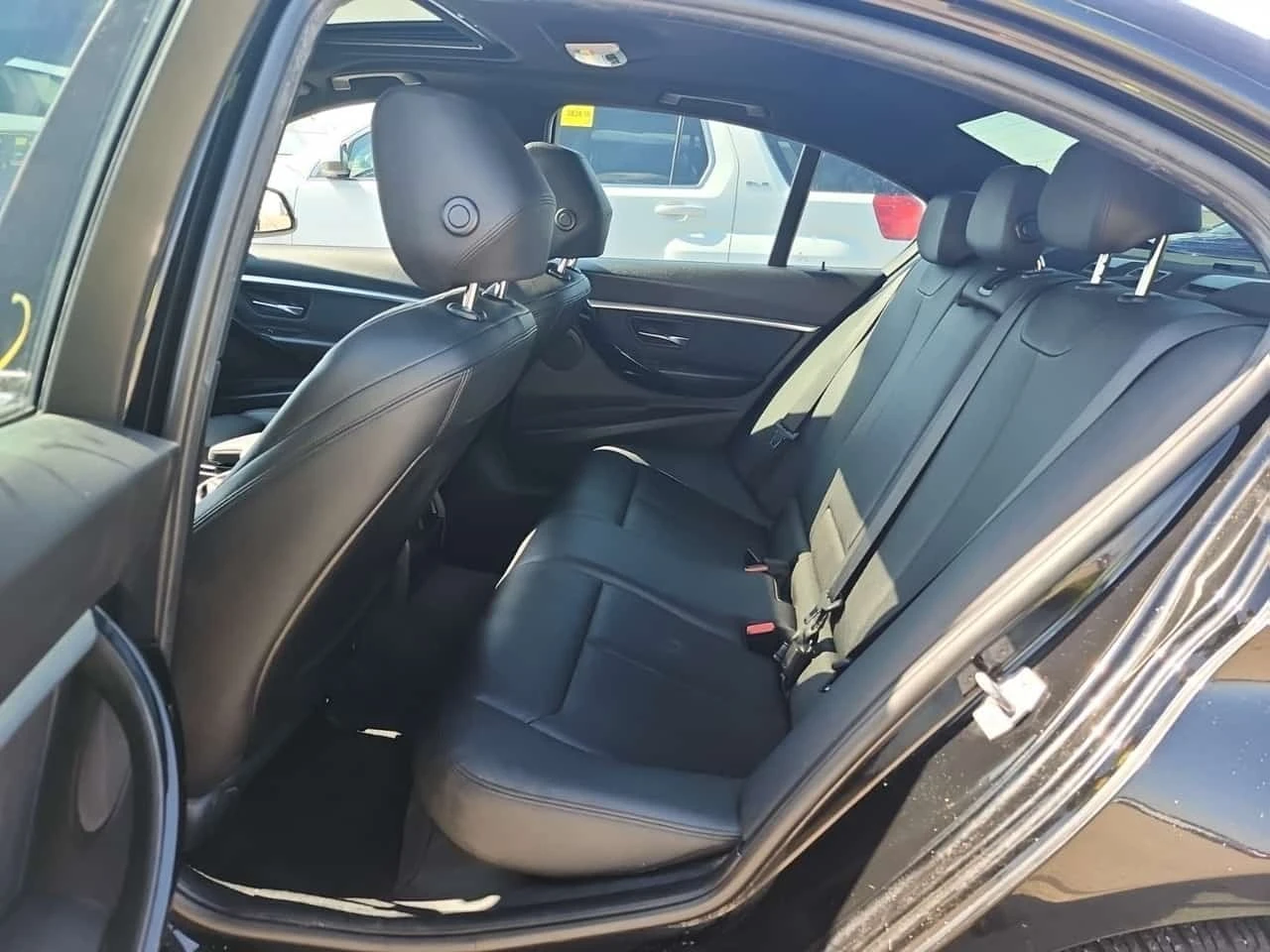 BMW 330 * Sedan 330i Xdrive * CARFAX *  | Mobile.bg � ����������� 10