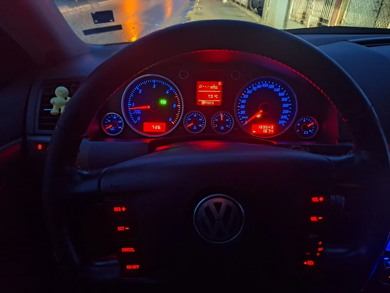 VW Touareg 2.5 TDI, снимка 5 - Автомобили и джипове - 53025342