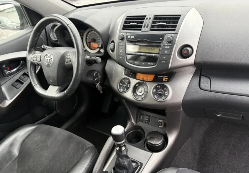 Toyota Rav4 2.2 D-4D 4x4, снимка 10 - Автомобили и джипове - 53572628