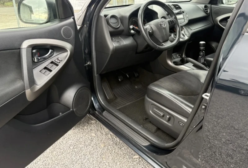 Toyota Rav4 2.2 D-4D 4x4, снимка 4 - Автомобили и джипове - 53572628