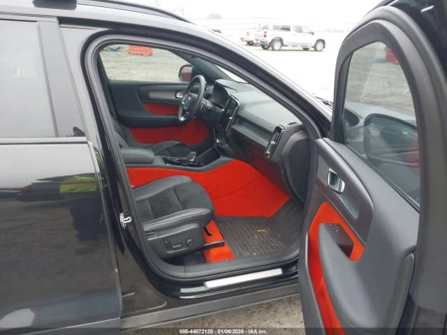 Volvo XC40 T5 R-DESIGN AWD - изображение 10