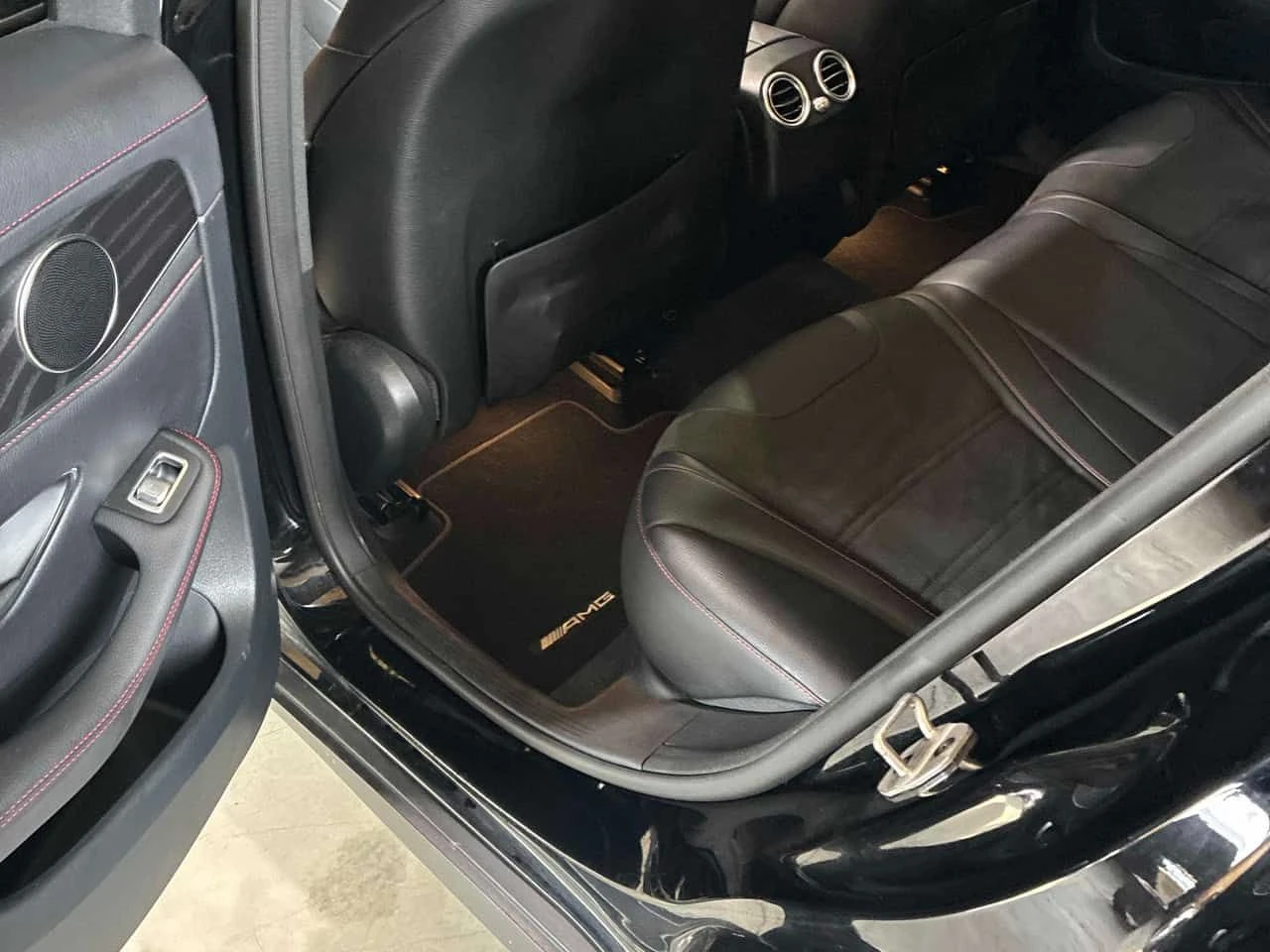 Mercedes-Benz GLC * AMG 43 * CARFAX * БЕЗ ПЪРВОНАЧАЛНА ВНОСКА, снимка 12 - Автомобили и джипове - 53987255