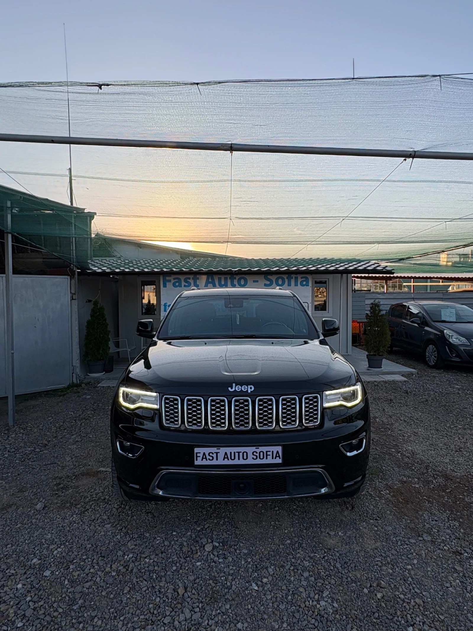 Jeep Grand cherokee 3.0CRD* 4x4* Overland* Panorama* Distronic* Full* , снимка 2 - Автомобили и джипове - 54737342
