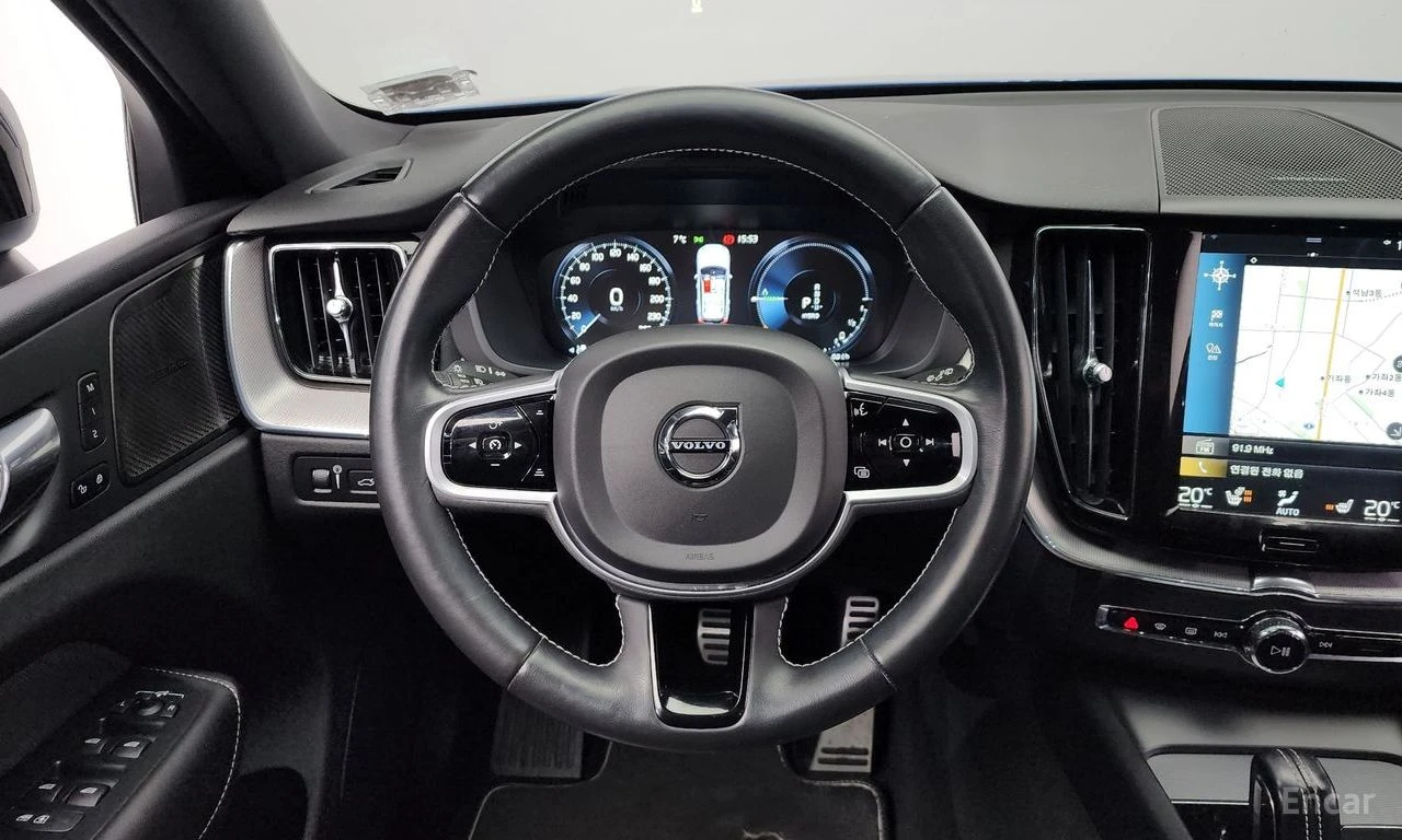 Volvo XC60 T8* R* DESIGN* HYBRID* ХЕДЪП* ДИСТРОНИК* САМОПАРКИ, снимка 7 - Автомобили и джипове - 55012136