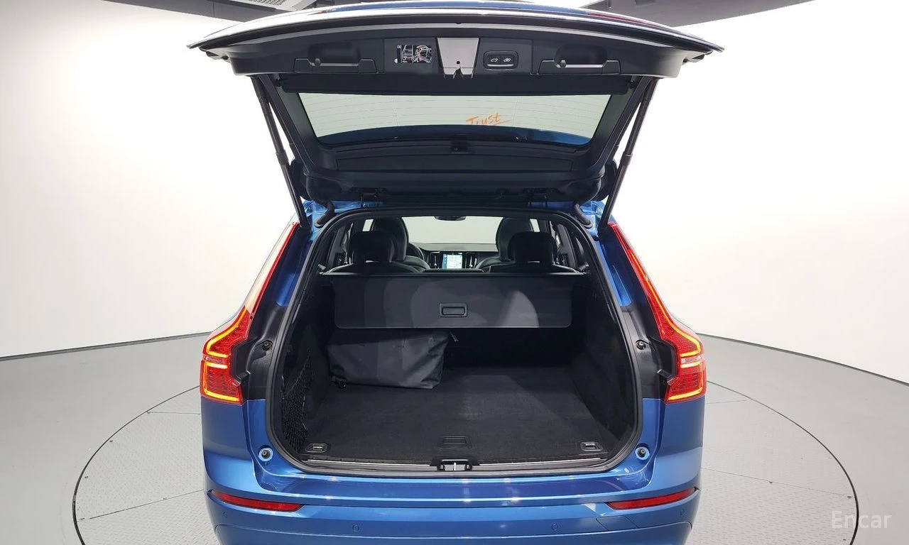 Volvo XC60 T8* R* DESIGN* HYBRID* ХЕДЪП* ДИСТРОНИК* САМОПАРКИ, снимка 16 - Автомобили и джипове - 55012136