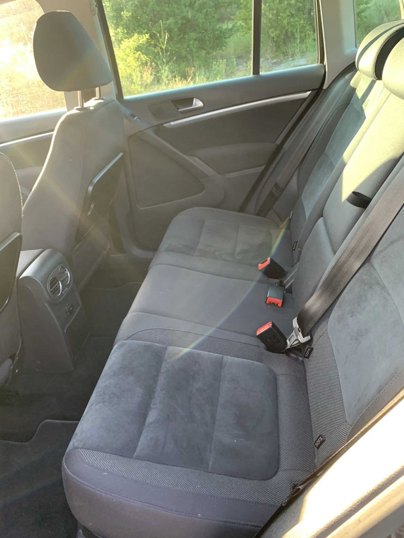 VW Tiguan 2.0 Disel 4x4, снимка 9 - Автомобили и джипове - 55303989