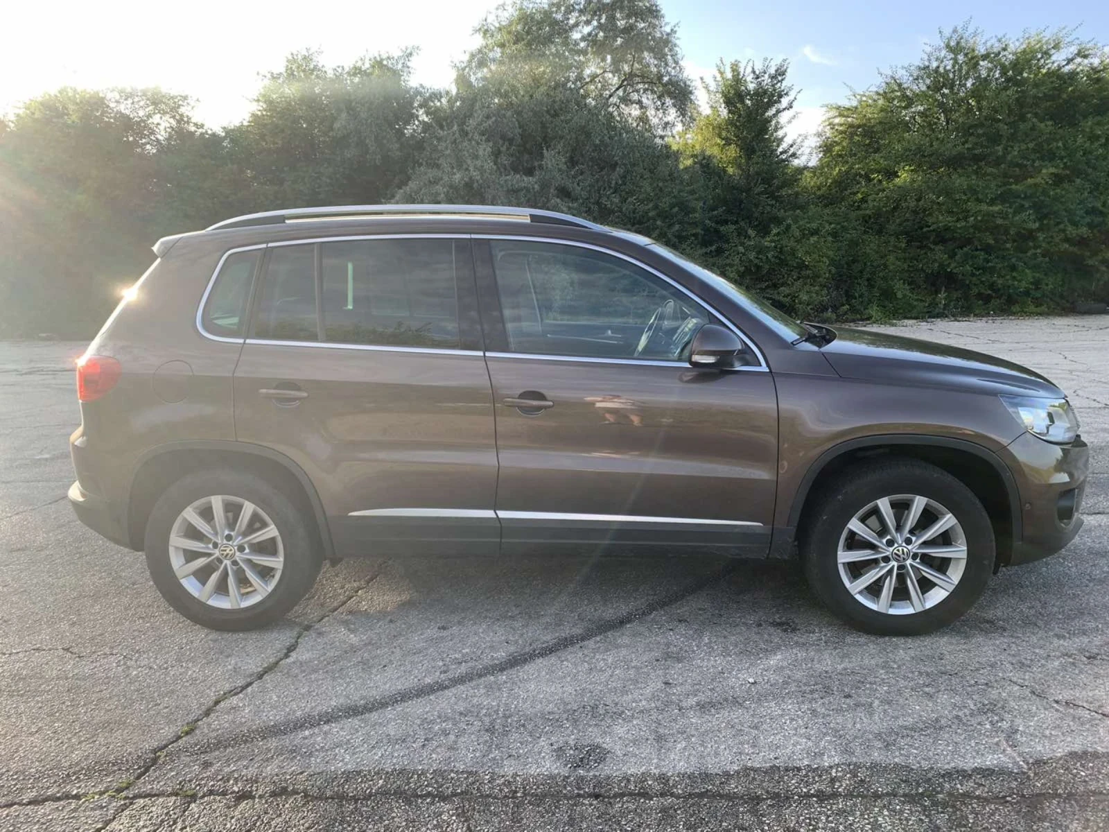 VW Tiguan 2.0 Disel 4x4, снимка 5 - Автомобили и джипове - 55303989