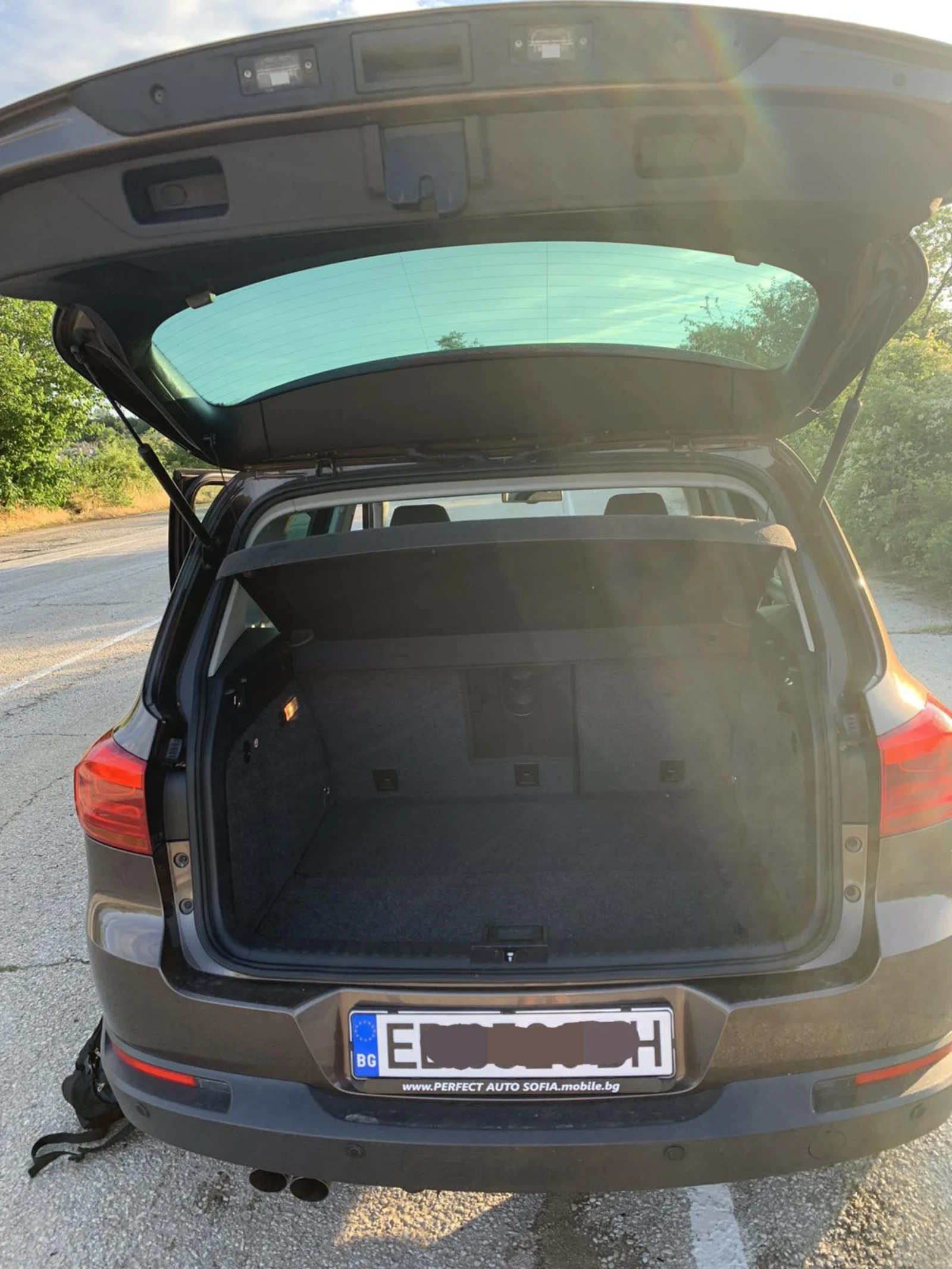 VW Tiguan 2.0 Disel 4x4, снимка 6 - Автомобили и джипове - 55303989