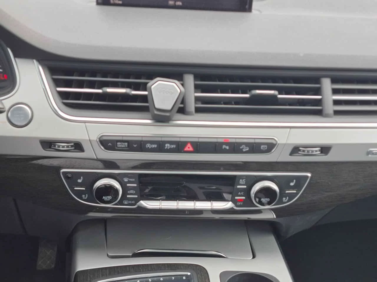 Audi Q7 Progressiv  CARFAX, снимка 17 - Автомобили и джипове - 55380608