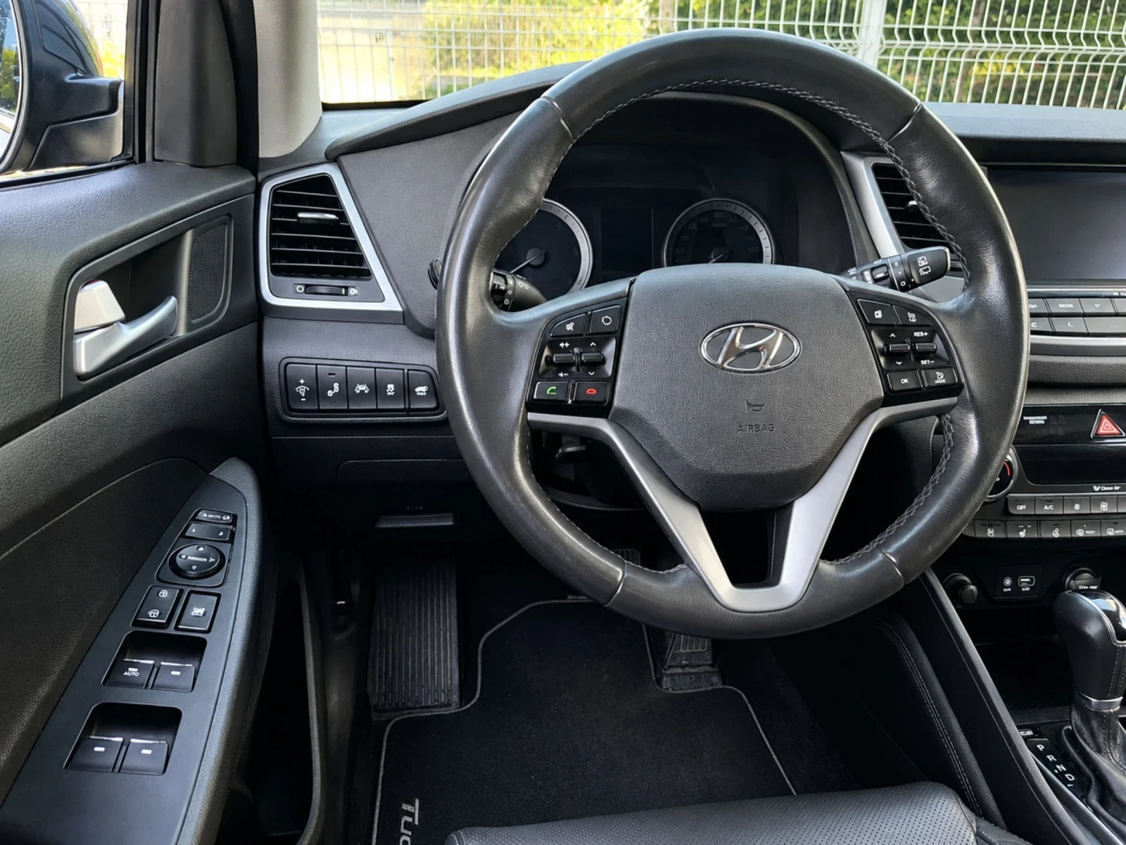 Hyundai Tucson 2.0 CRDi 4WD 184 к.с. Automatic Full, снимка 9 - Автомобили и джипове - 55775869