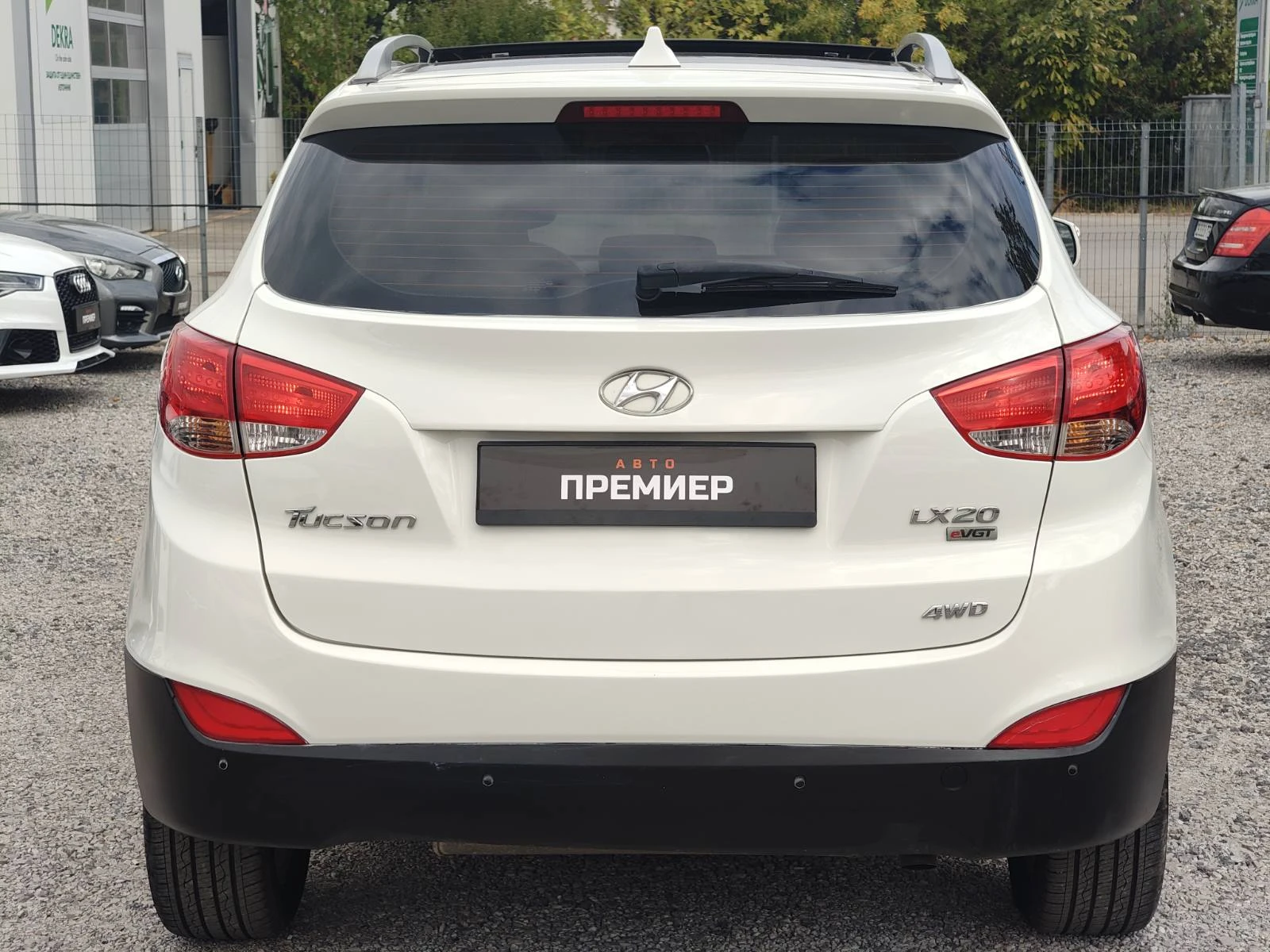 Hyundai Tucson 2.0 CRDI 4WD-РЕАЛНИ КМ!, снимка 5 - Автомобили и джипове - 56092965