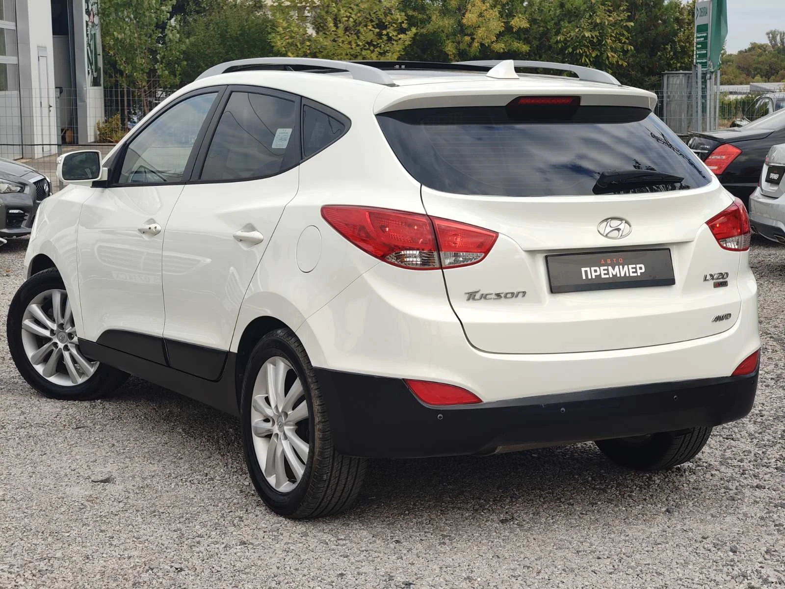 Hyundai Tucson 2.0 CRDI 4WD-РЕАЛНИ КМ!, снимка 6 - Автомобили и джипове - 56092965