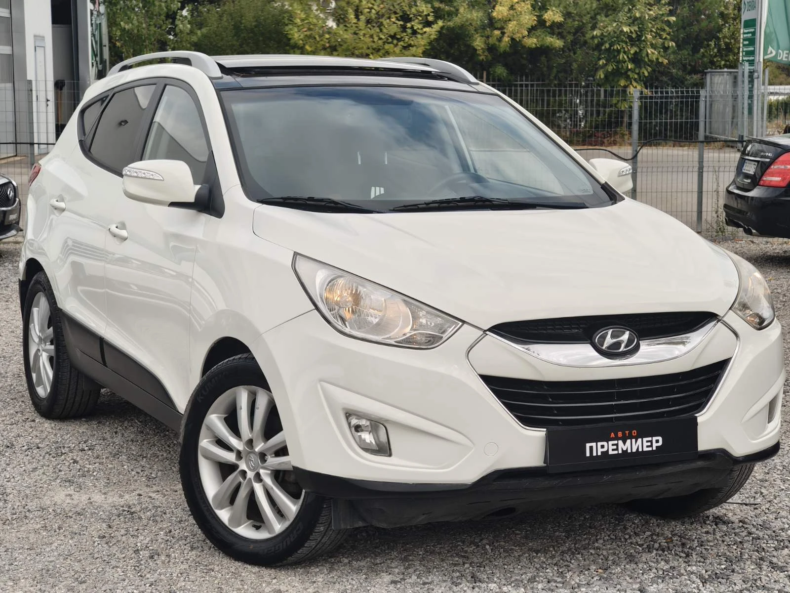 Hyundai Tucson 2.0 CRDI 4WD-РЕАЛНИ КМ!, снимка 3 - Автомобили и джипове - 56092965