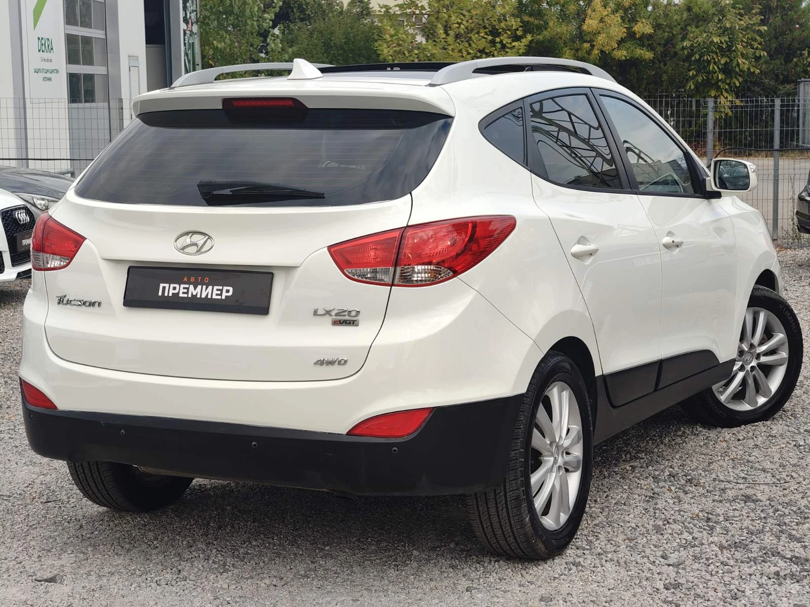 Hyundai Tucson 2.0 CRDI 4WD-РЕАЛНИ КМ!, снимка 4 - Автомобили и джипове - 56092965