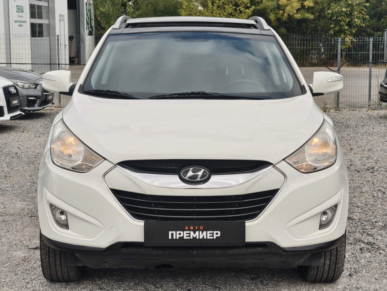 Hyundai Tucson 2.0 CRDI 4WD-РЕАЛНИ КМ!, снимка 2 - Автомобили и джипове - 56092965