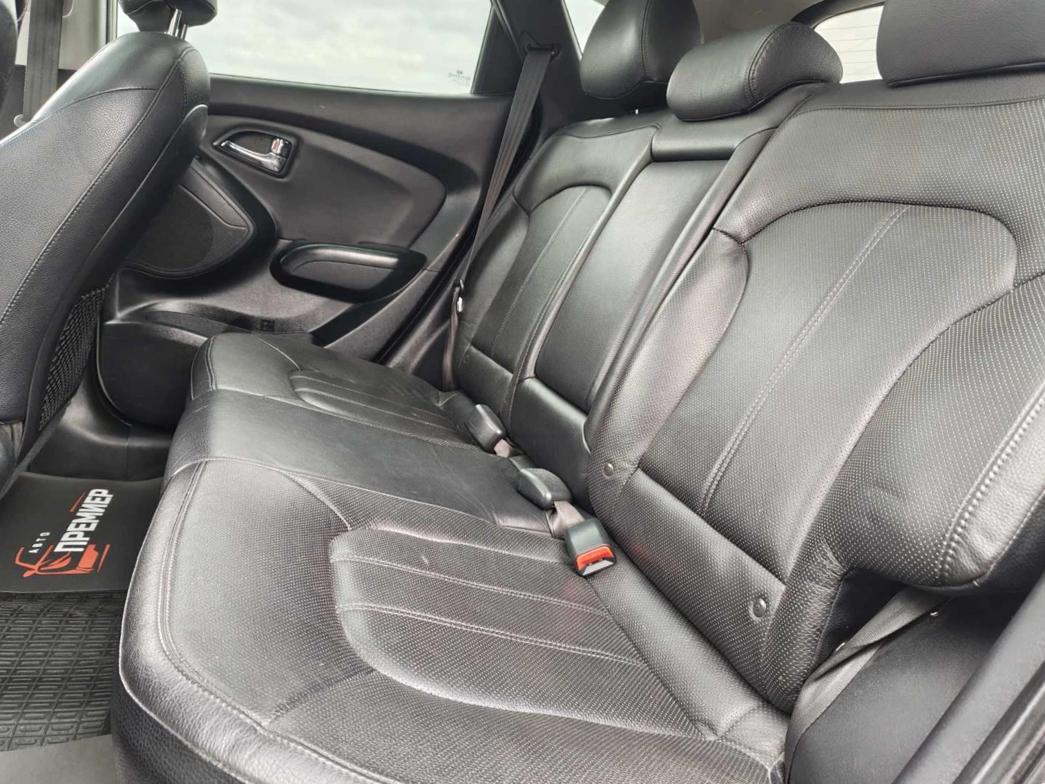 Hyundai Tucson 2.0 CRDI 4WD-РЕАЛНИ КМ!, снимка 9 - Автомобили и джипове - 56092965