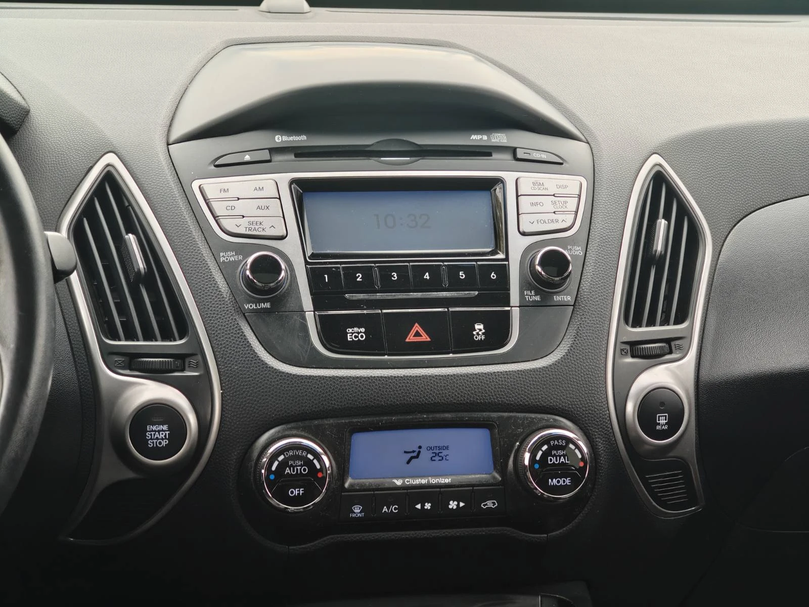 Hyundai Tucson 2.0 CRDI 4WD-РЕАЛНИ КМ!, снимка 11 - Автомобили и джипове - 56092965
