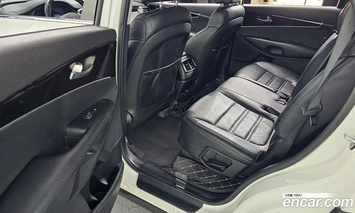 Kia Sorento Diesel 2.0 2WD Luxury, снимка 11 - Автомобили и джипове - 56155168
