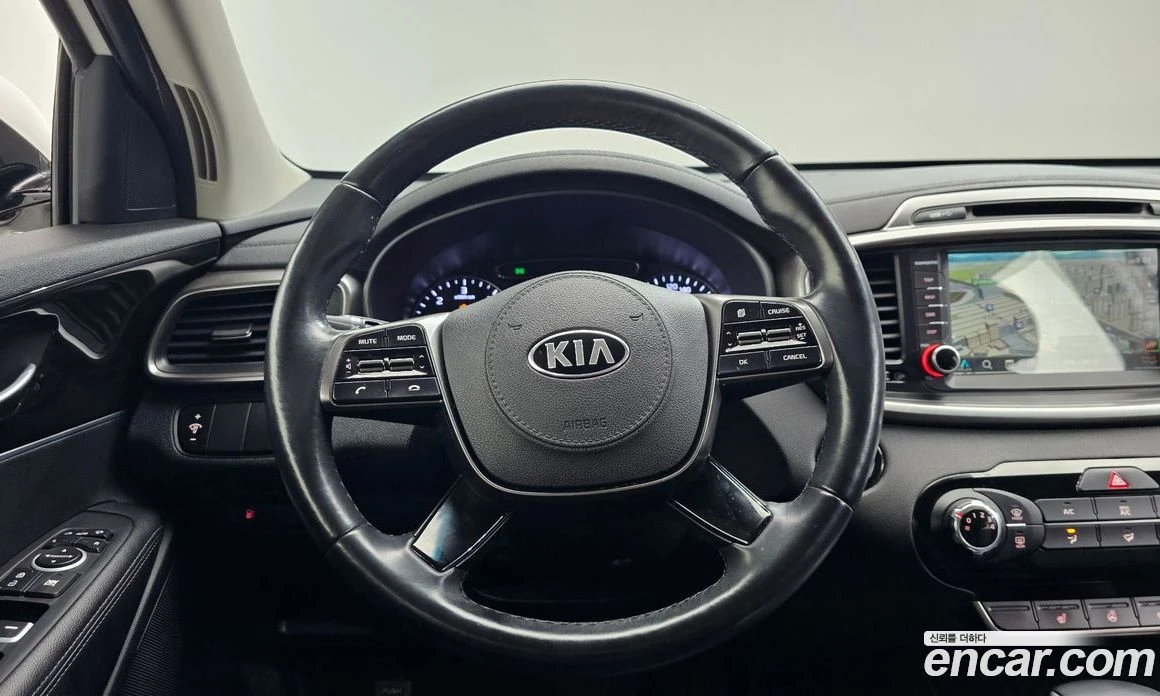 Kia Sorento Diesel 2.0 2WD Luxury, снимка 17 - Автомобили и джипове - 56155168