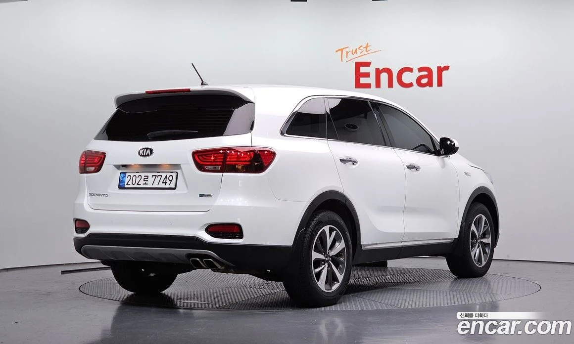 Kia Sorento Diesel 2.0 2WD Luxury, снимка 2 - Автомобили и джипове - 56155168