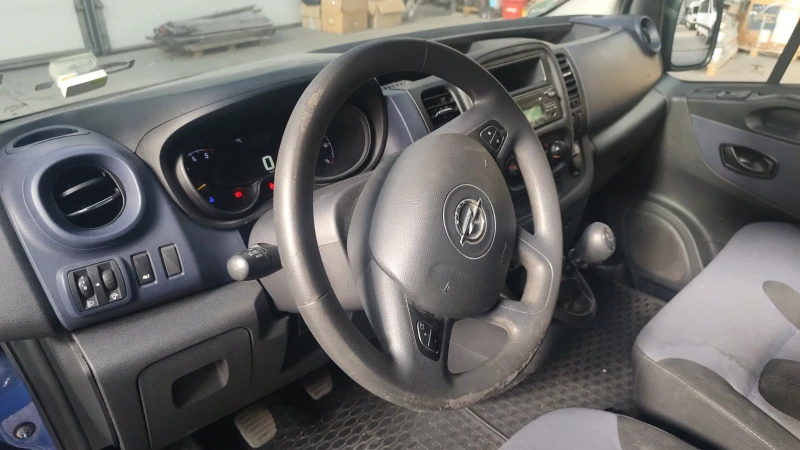 Opel Vivaro, снимка 5 - Бусове и автобуси - 51643595