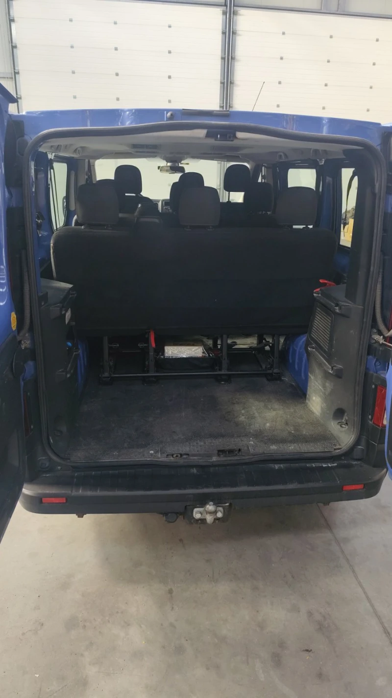Opel Vivaro, снимка 4 - Бусове и автобуси - 51643595