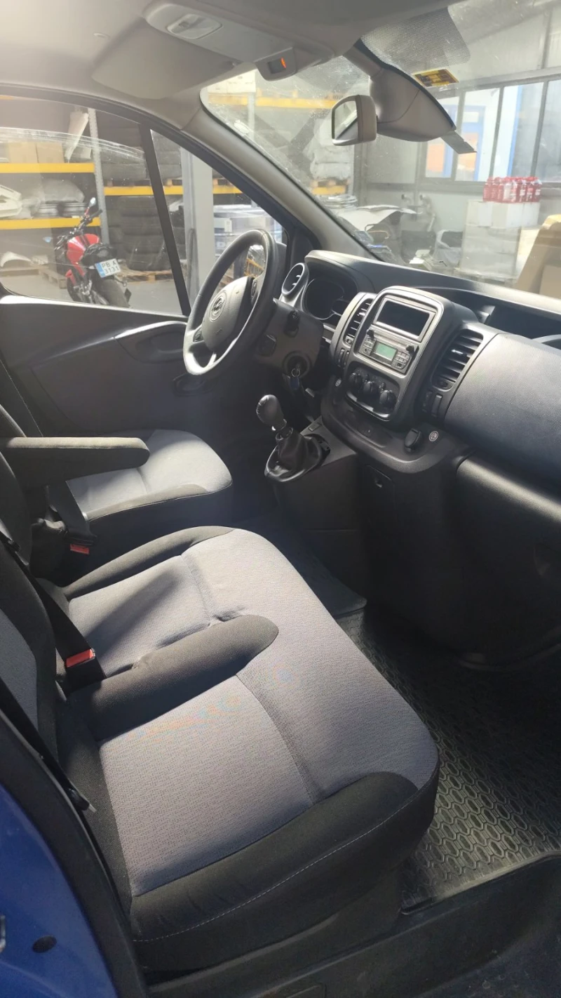 Opel Vivaro, снимка 2 - Бусове и автобуси - 51643595