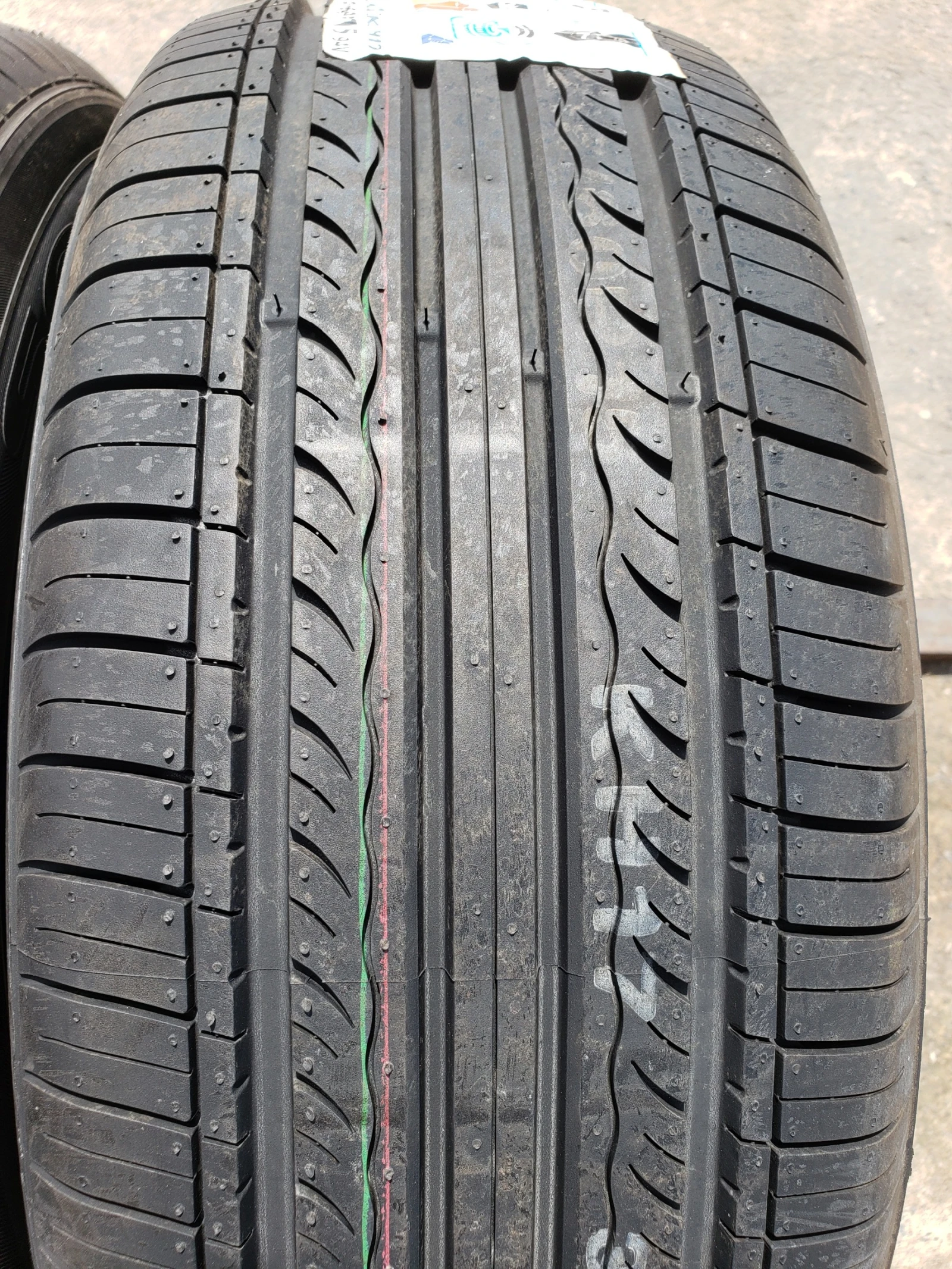 Гуми Летни 215/60R15