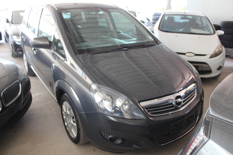 Opel Zafira 1.6I МЕТАН, снимка 2 - Автомобили и джипове - 46469730