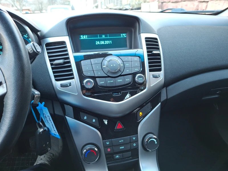 Chevrolet Cruze 1.7cdti.klim. 6sk., снимка 12 - Автомобили и джипове - 53014768
