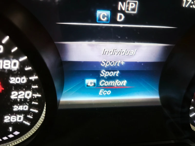 Mercedes-Benz E 220, снимка 15 - Автомобили и джипове - 53137086