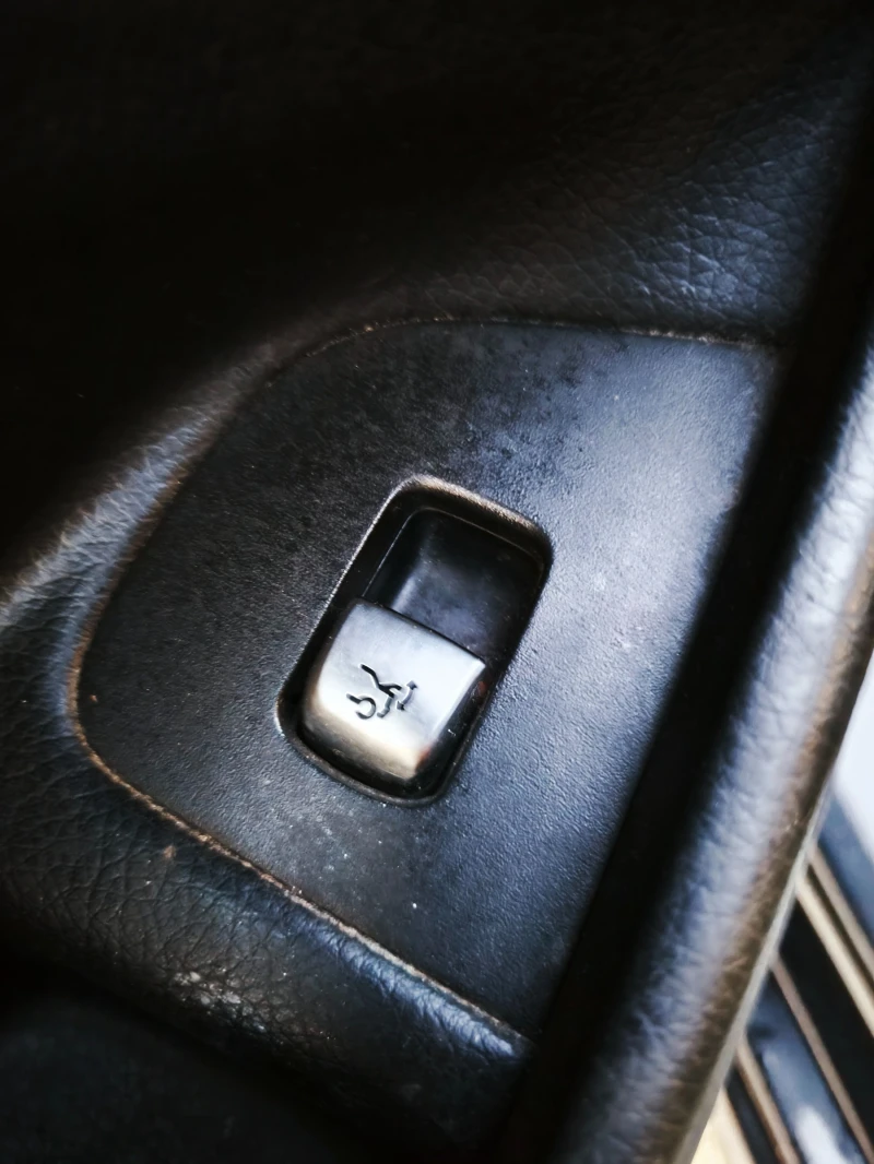 Mercedes-Benz E 220, снимка 10 - Автомобили и джипове - 53137086