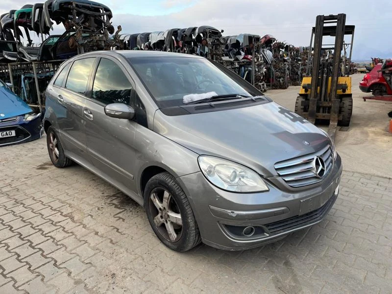 Mercedes-Benz B 200 2.0 - изображение 2