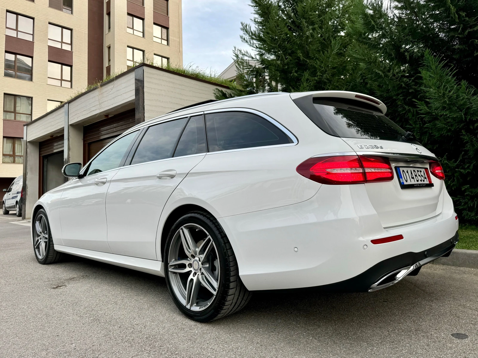 Mercedes-Benz E 220 CDI 4-MATIC AMG STYLE PANORAMA PODGREV 2019 - изображение 7