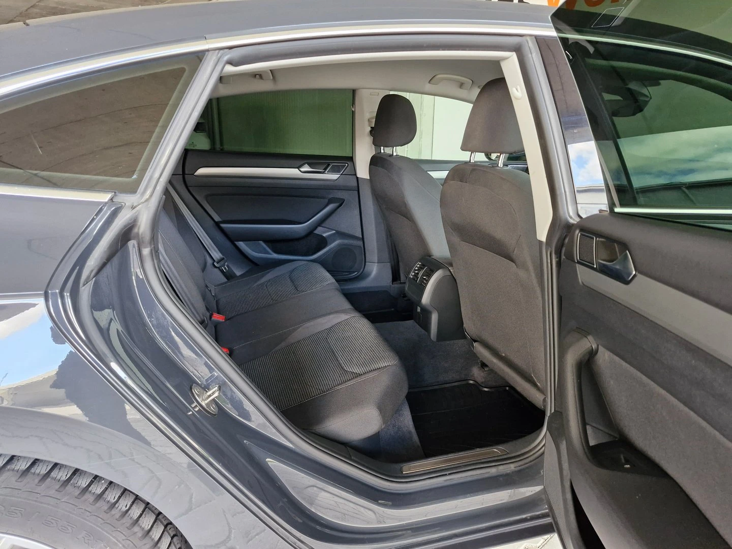 VW Arteon 2.0 TDI BMT - изображение 9