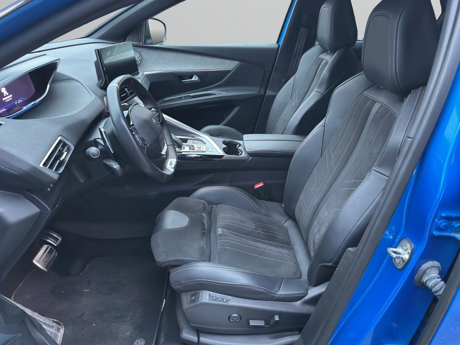 Peugeot 3008 GT PACK 1.6 Plug-in HYBRID 4WD 300 e-EAT8 EURO 6 - изображение 10