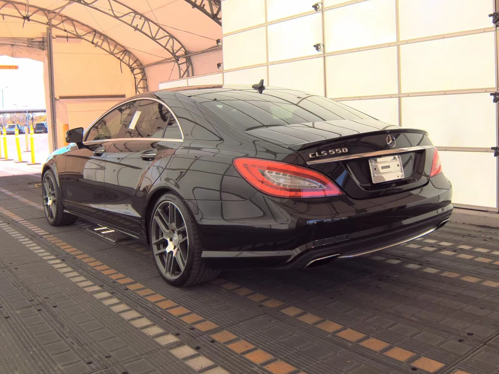 Mercedes-Benz CLS 500 AMG* PACK* ПОДГРЕВ* ОБДУХВАНЕ* HARMON* KARDON*  - изображение 4