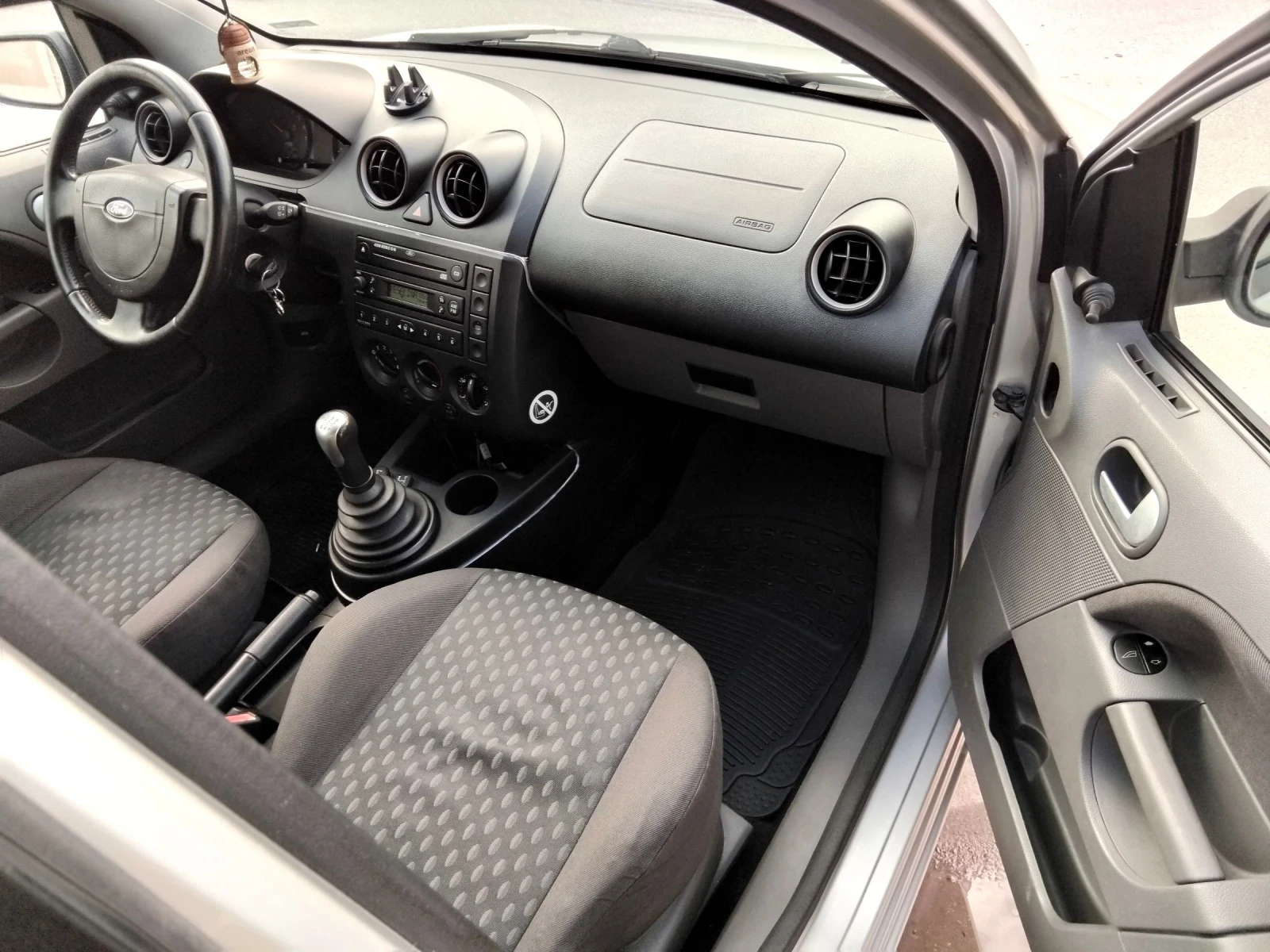 Ford Fiesta 1.4i.80k + КЛИМА + ГАЗОВ ИНЖЕКЦИОН , снимка 13 - Автомобили и джипове - 53746150