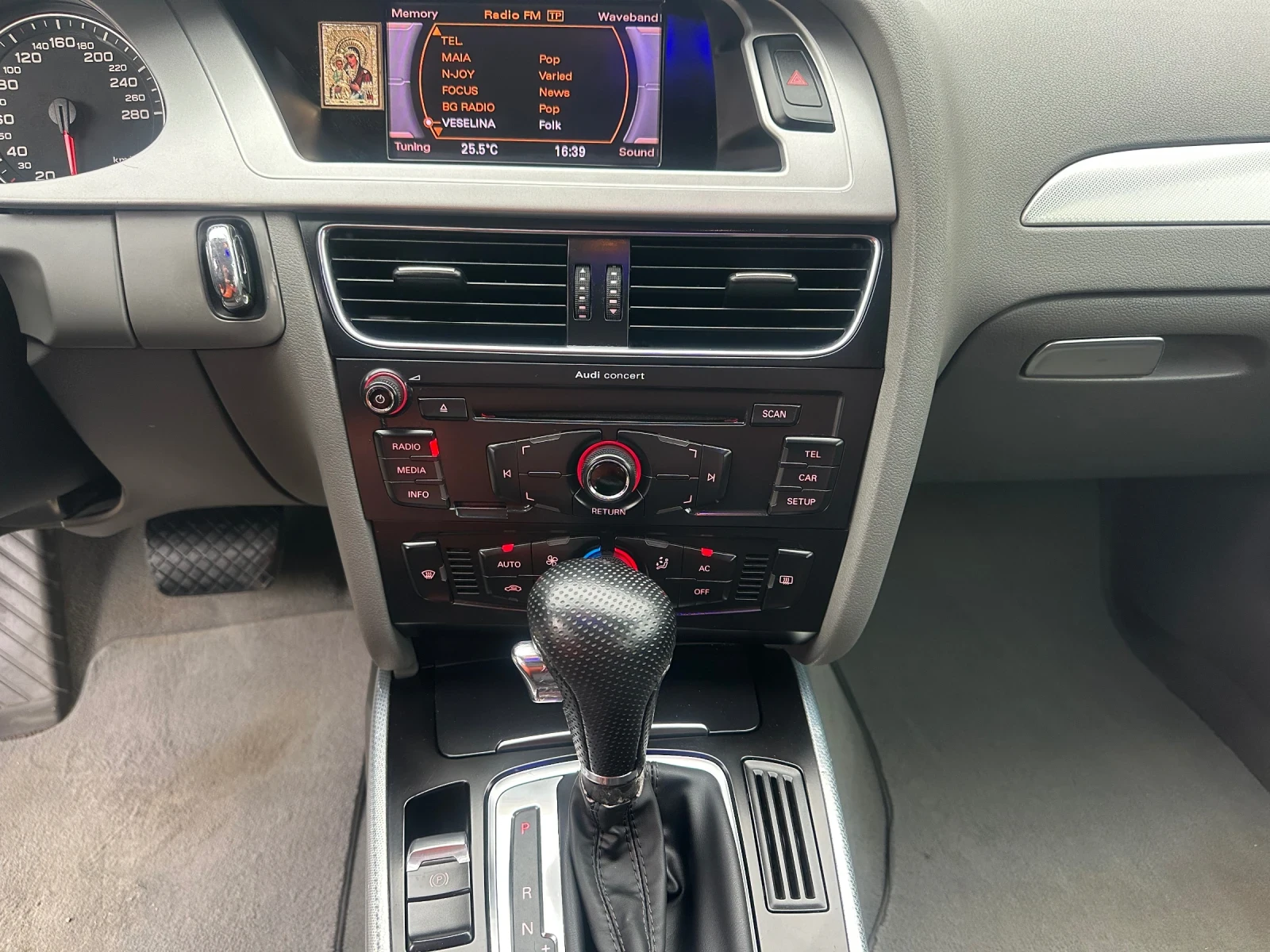 Audi A4 2, 0 TDI-143 k.c. Avtomatik, снимка 10 - Автомобили и джипове - 53964152